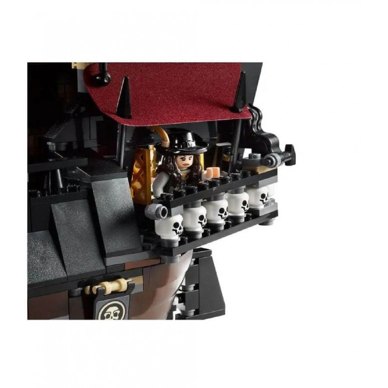 Конструктор Пірати Карибського моря Помста королеви Анни 1097 деталей з міні-фігурками