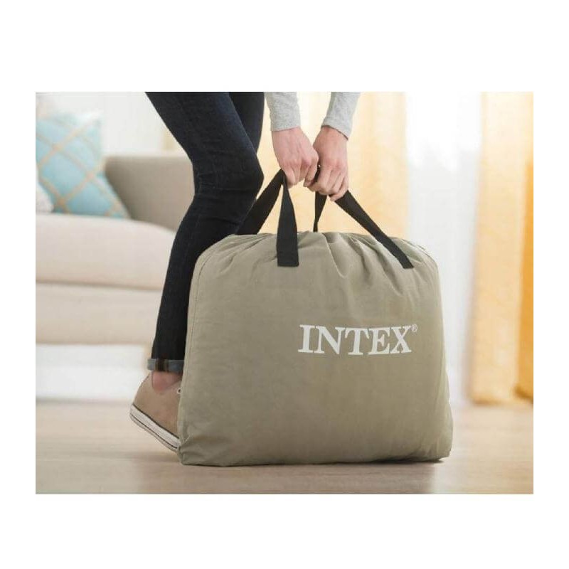  Надувная кровать Intex 64164 в интерьере спальни